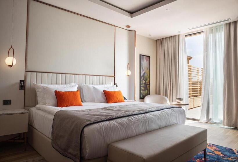 سوئیت جونیور با تراس, Karavansaray Turkistan Family Hotel   Flying Theatre Access