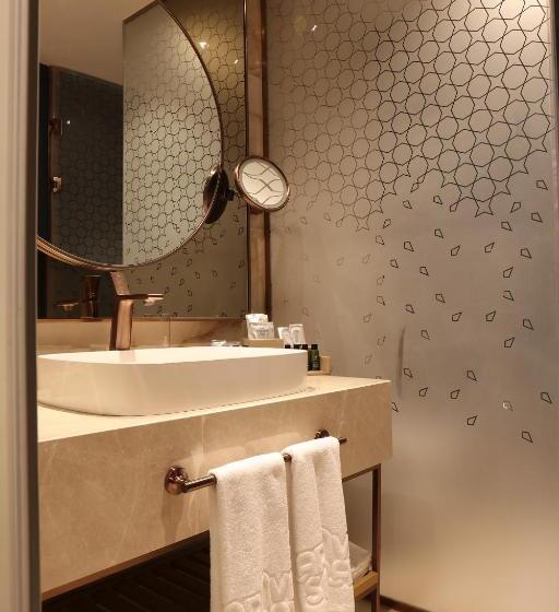 اتاق لوکس, Karavansaray Turkistan Family Hotel   Flying Theatre Access