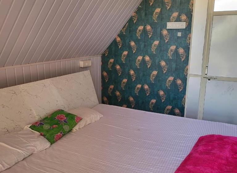 كوخ قياسي, Pawna Blue Water Camping Thakursai