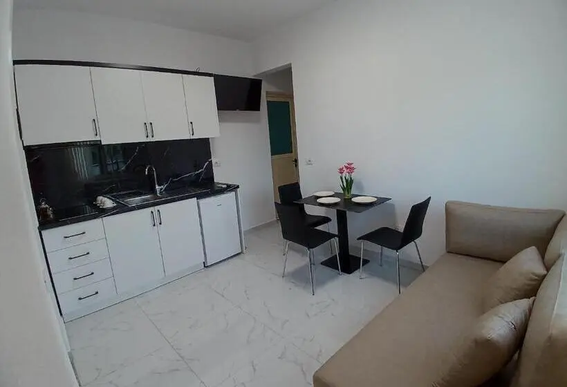 اتاق استاندارد, Aiden S House 2
