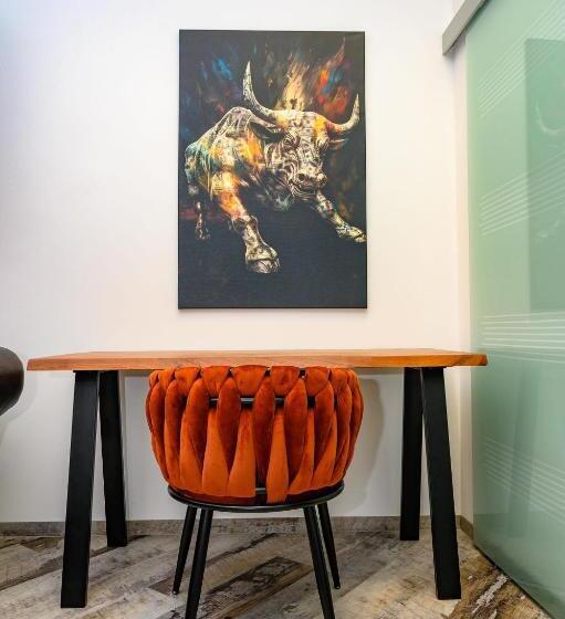 家庭间, Plaza Cafe & Bar