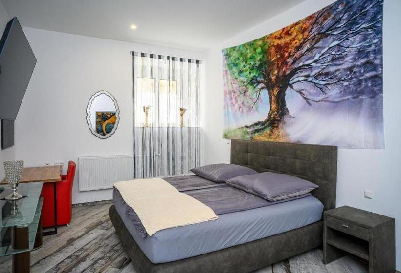 标准间, Plaza Cafe & Bar