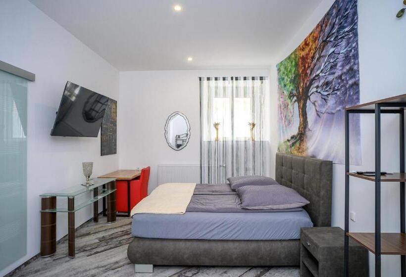 标准间, Plaza Cafe & Bar