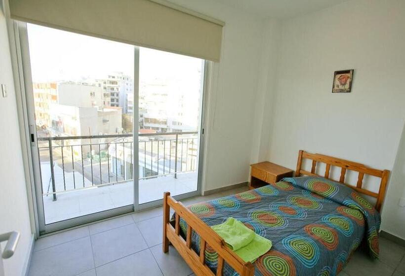 Appartamento 1 Camera da Letto con Balcone, S Sari Flats