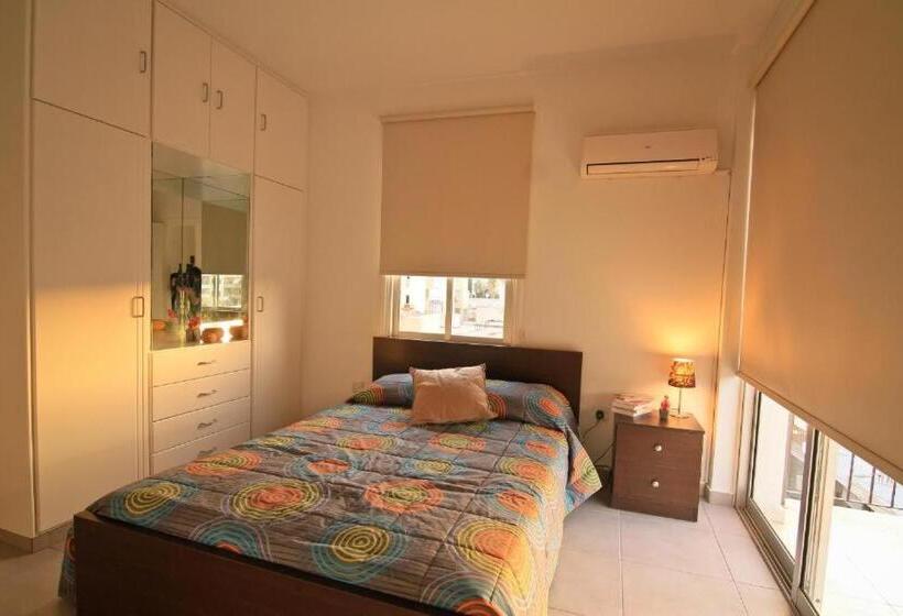 Monolocale Standard con Balcone, S Sari Flats