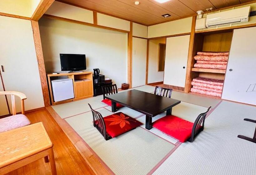 غرفة قياسية رباعية, Global Resort Nukui