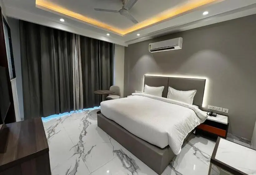 اتاق خانوادگی, The Hoften Sukh Vasa, Sector 51 & Golf Course Ext Road