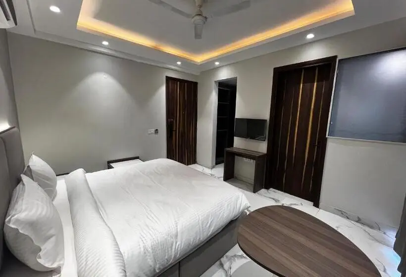 اتاق خانوادگی, The Hoften Sukh Vasa, Sector 51 & Golf Course Ext Road