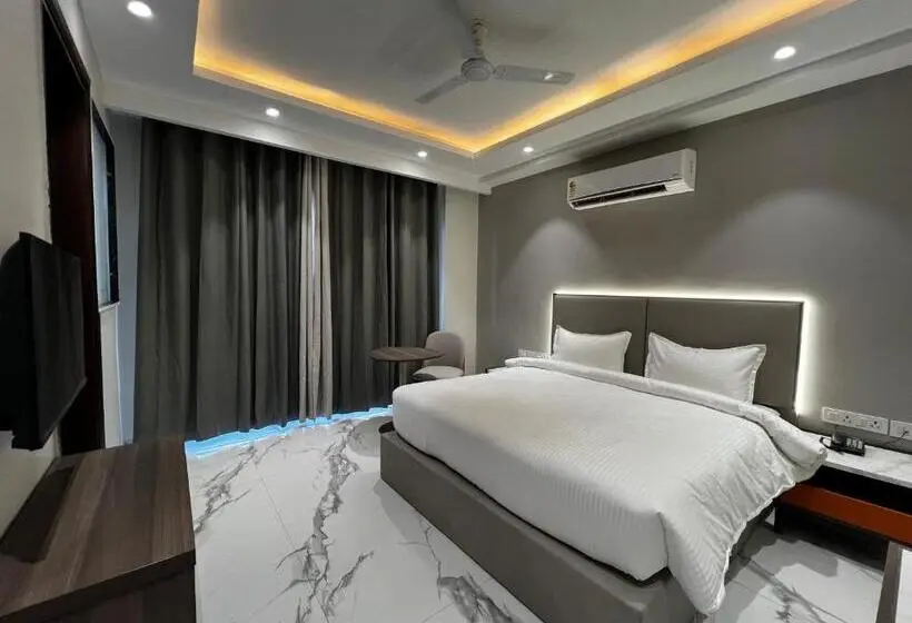اتاق خانوادگی, The Hoften Sukh Vasa, Sector 51 & Golf Course Ext Road