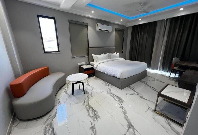 带阳台套房, Hoften Sukh Vasa, Sector 51 Gurgaon