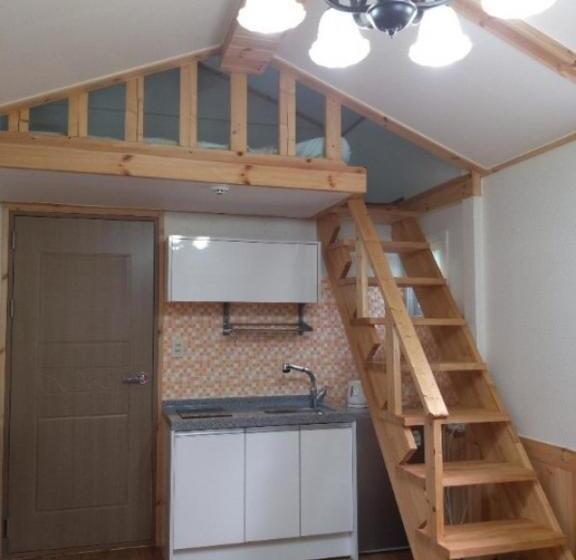 Семейный Номер, Sangjoo Munjangdae Healing House