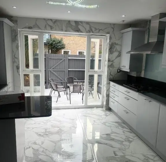 اتاق استاندارد سه نفره, Tina Guest House
