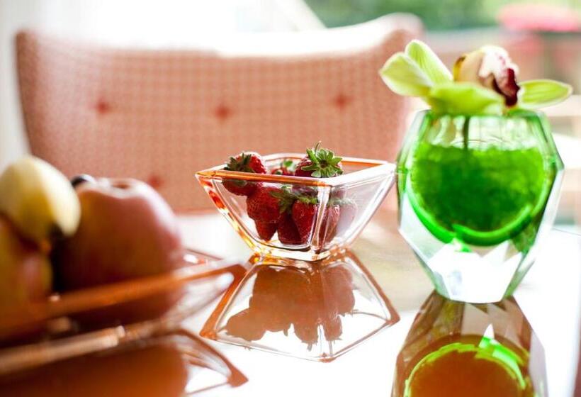 Номер Superior Вид на Сад, Eden Roc Marina