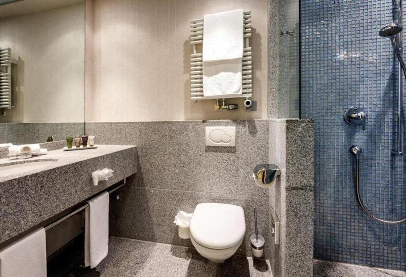 Comfort room with view, Eden Roc Marina