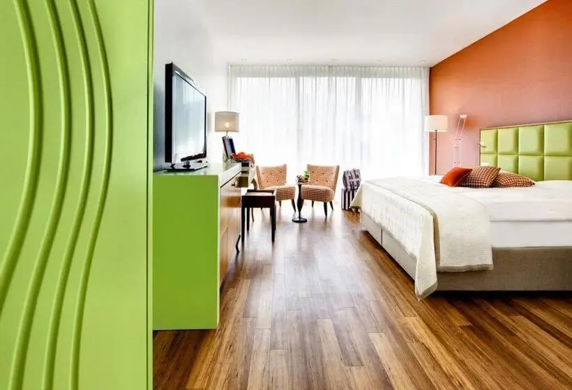 Comfort room with view, Eden Roc Marina