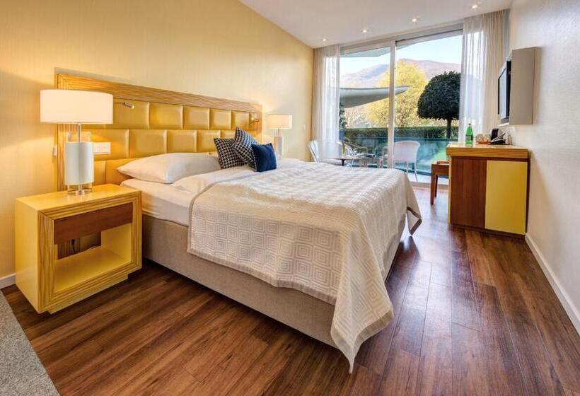 Comfort room with view, Eden Roc Marina