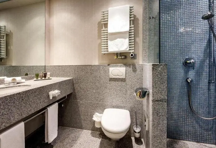 Comfort Yhden Hengen Huone, Eden Roc Marina