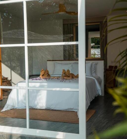 جناح مطلّ علي حمام السباحة, Mantra Wellness Center