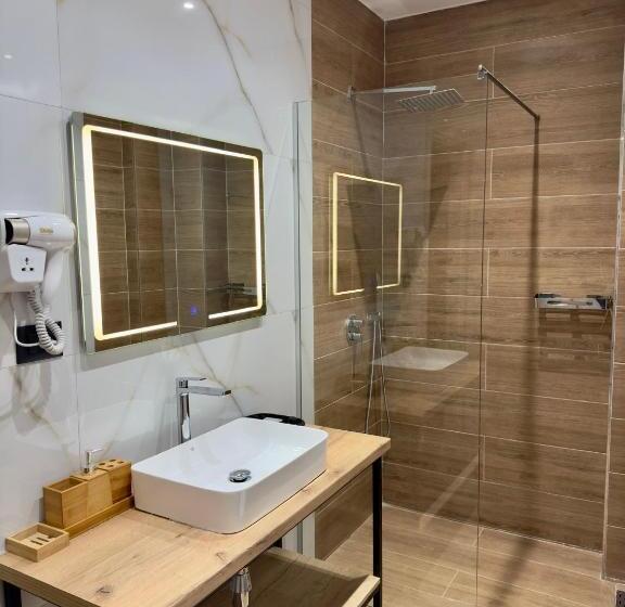 جناح جونيور مطلّ علي البحر, Orb Inn