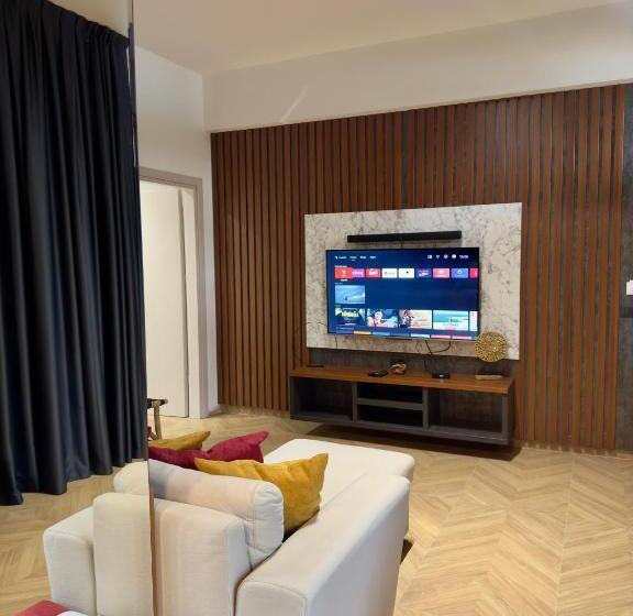 جناح جونيور مطلّ علي البحر, Orb Inn