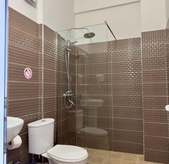 غرفة ديلوكس مطلّة علي البحر مزوَّدة بشُرفة, Orb Inn