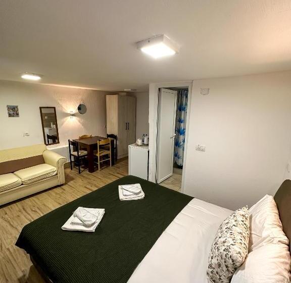 استودیوی استاندارد, Serenita Stone House