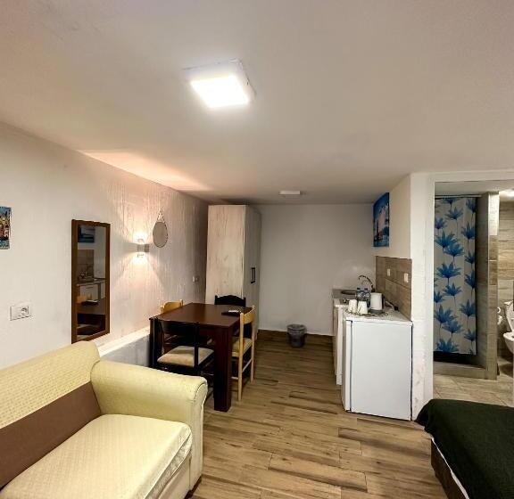 استودیوی استاندارد, Serenita Stone House