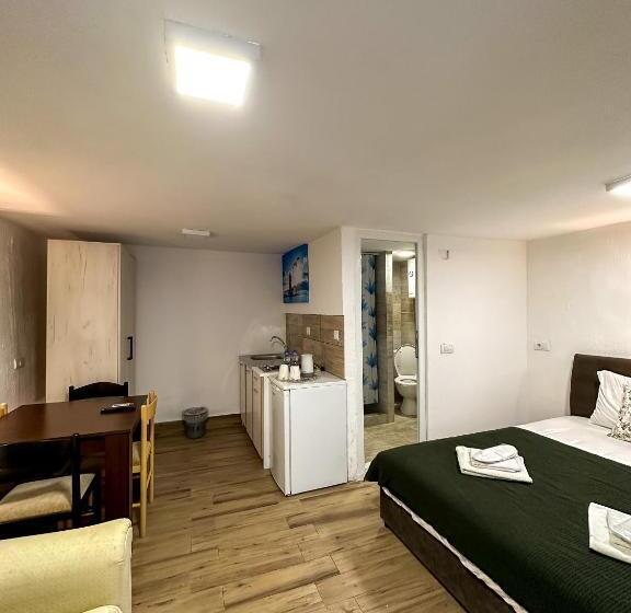 استودیوی استاندارد, Serenita Stone House