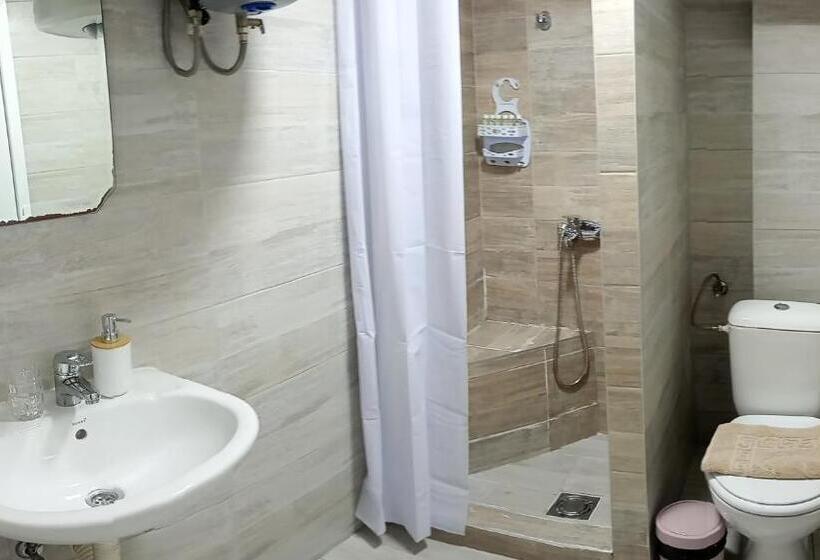 استودیوی استاندارد, Serenita Stone House