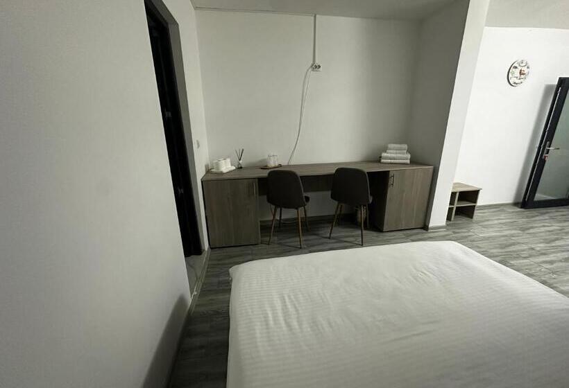 غرفة قياسية ثلاثية, Pensiunea Fellycia & Janett