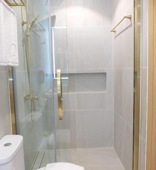 اتاق لوکس با تخت بزرگ, Uma Hotel And Residences