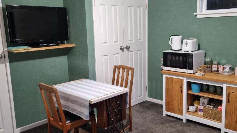 סטודיו סטנדרט, מיטה זוגית, The Bungalow