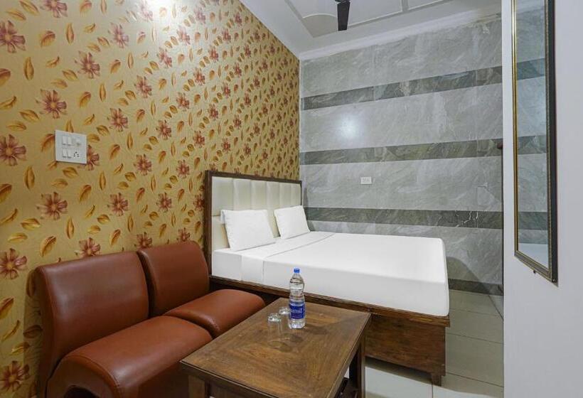 اتاق کلاسیک سه تخته, Capital O Hotel Dayal