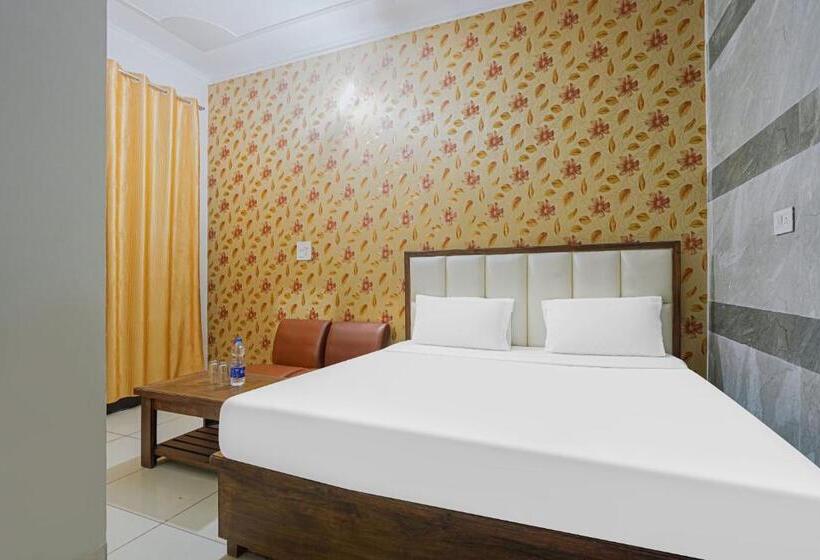 اتاق کلاسیک سه تخته, Capital O Hotel Dayal