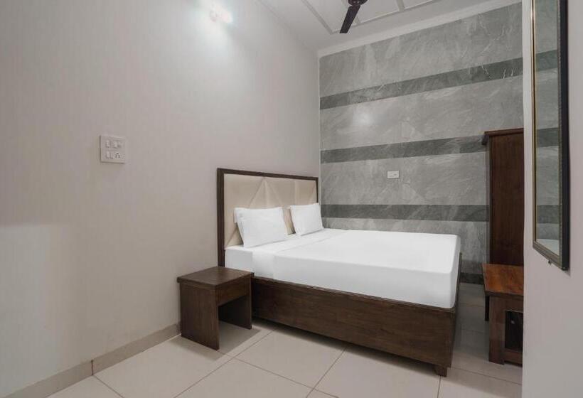 اتاق کلاسیک سه تخته, Capital O Hotel Dayal