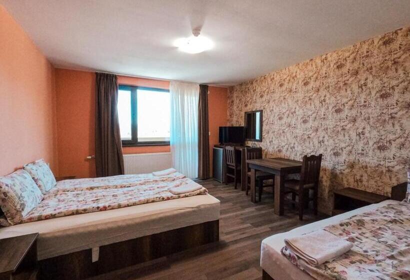 غرفة قياسية ثلاثية, къща за гости степет