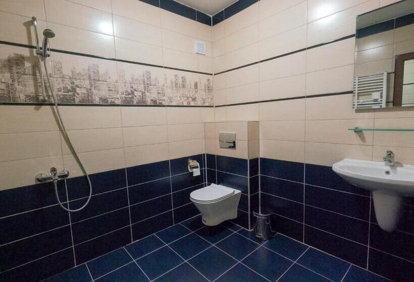 غرفة قياسية رباعية, къща за гости степет