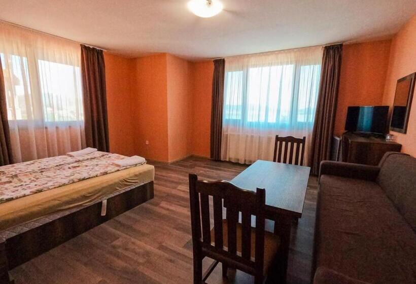 غرفة قياسية رباعية, къща за гости степет