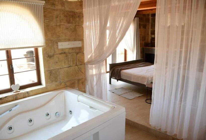 ویلای یک اتاق خوابه با استخر شنا, Gozo Farmhouse