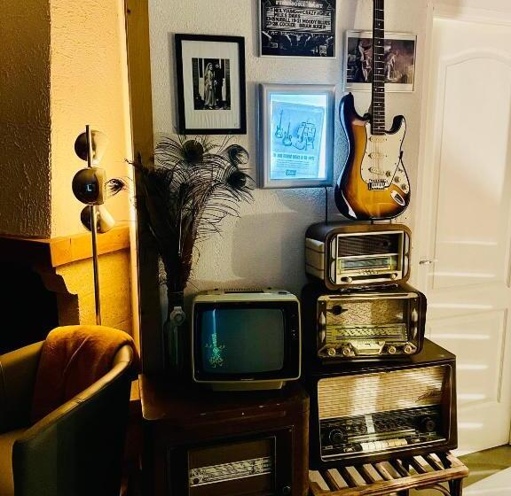 Апартаменты 2 Спальни, Rockin 70 S Lodges