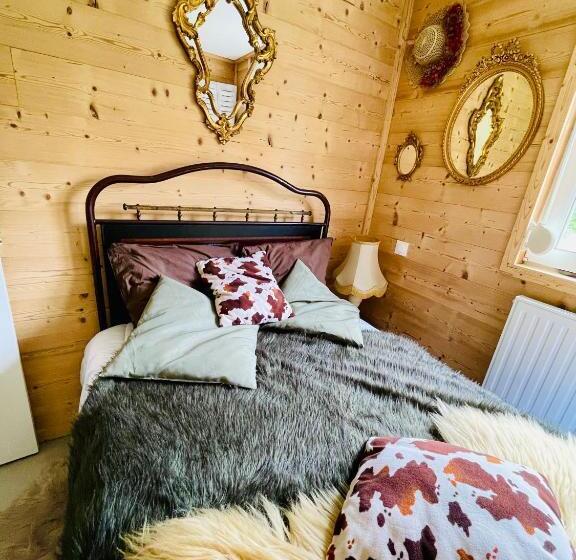 בקתת סופריור בת חדר 1, Rockin 70 S Lodges