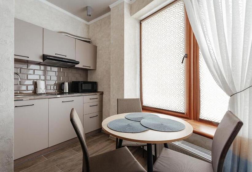 استودیوی استاندارد, Yudgi   Home