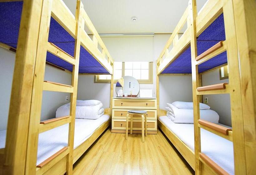 Cama em Quarto Compartilhado, Ganderak Guest House