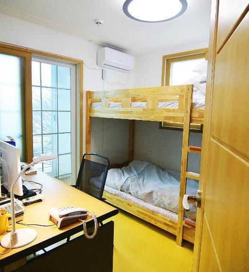 Quarto Estandar com Sacada, Ganderak Guest House