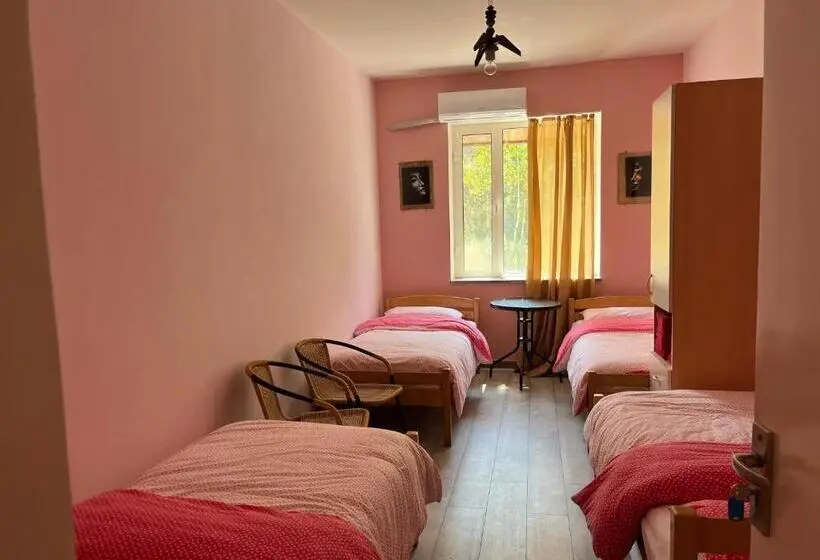 اتاق استاندارد چهارنفره با سرویس بهداشتی مشترک, Azoyan Holiday Resort