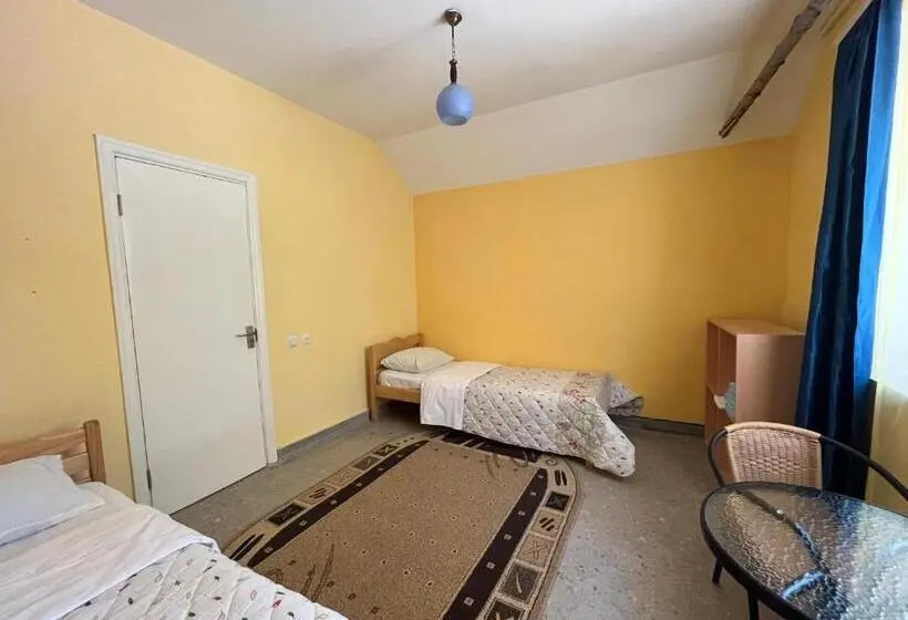 اتاق استاندارد با سرویس بهداشتی مشترک, Azoyan Holiday Resort
