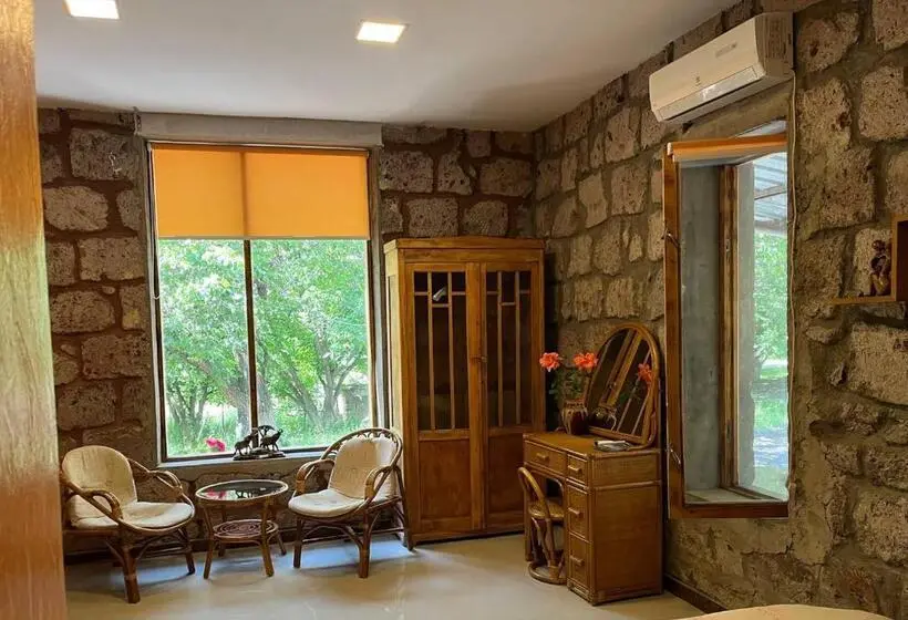 اتاق استاندارد با چشم‌انداز باغ, Azoyan Holiday Resort