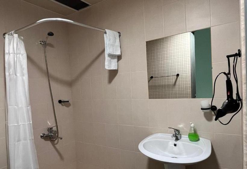 带阳台的三人标准间, Azoyan Holiday Resort