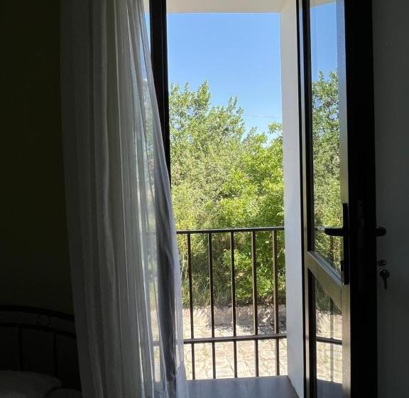 Трехместный Номер Стандарт с Балконом, Azoyan Holiday Resort
