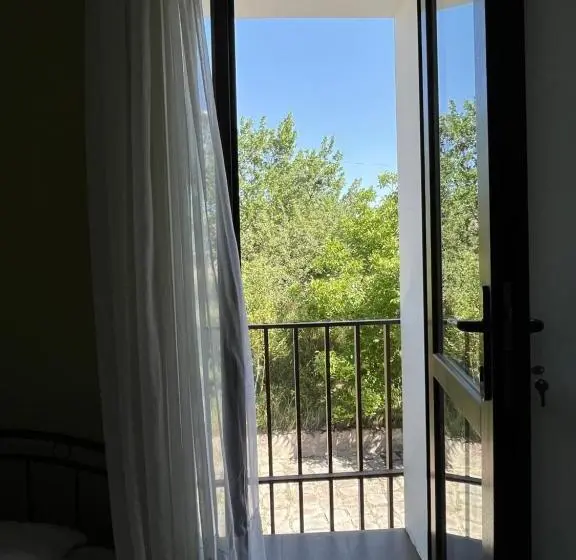 اتاق استاندارد سه تخته با بالکن, Azoyan Holiday Resort
